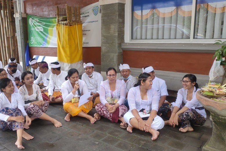 Mewirama dan mekidung